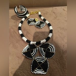 Sassy Jones - Tribal Necklace Set - Black & White